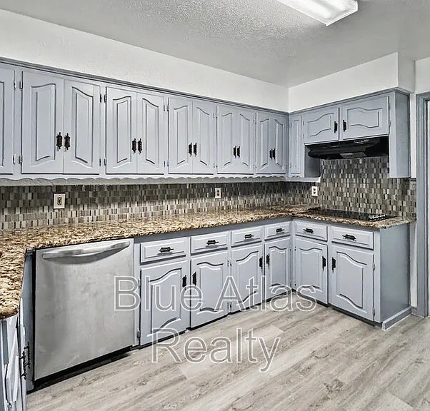 7747 Dentcrest Dr — Photo 2