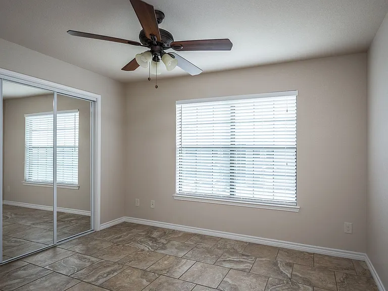 1305 Kings Way — Photo 7