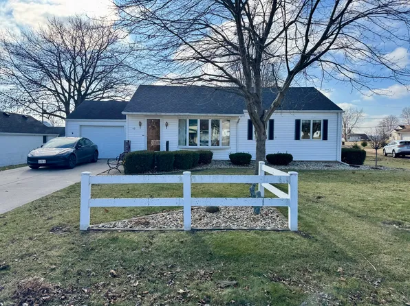 113 W 3rd St, Wyanet, IL 61379