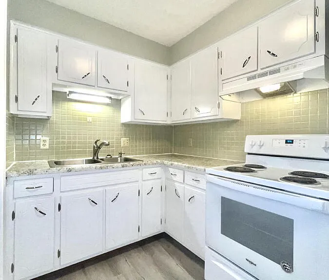 1908 Colonial Ln #1 — Photo 7