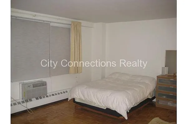 Rented by City Connections Realty | media 3