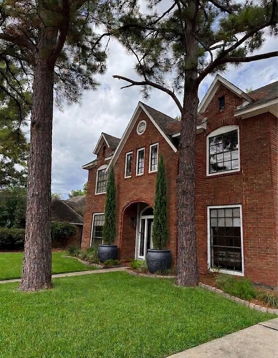 4 bed, 2.5 bath, 2540 sqft, $2,950 — Photo 2