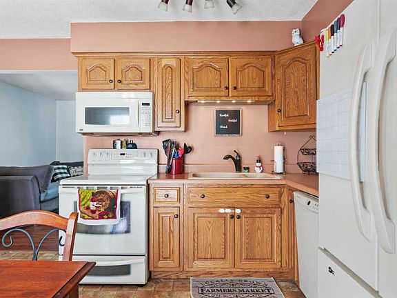 5th image of 22509 Westmont Ct