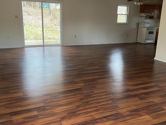 3rd image of 1258 Lakeview Dr
