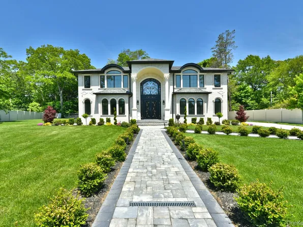 33 Parkway Drive, Roslyn Heights, NY 11577