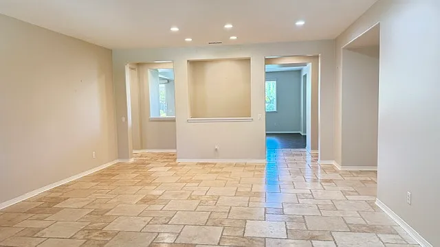 4 bed, 2854 sqft, $3,500 — Photo 4