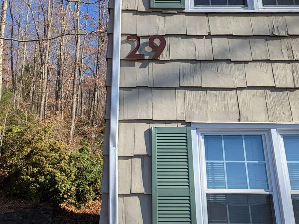 16 Pilgrim Trail #F6, Woodbury, CT 06798