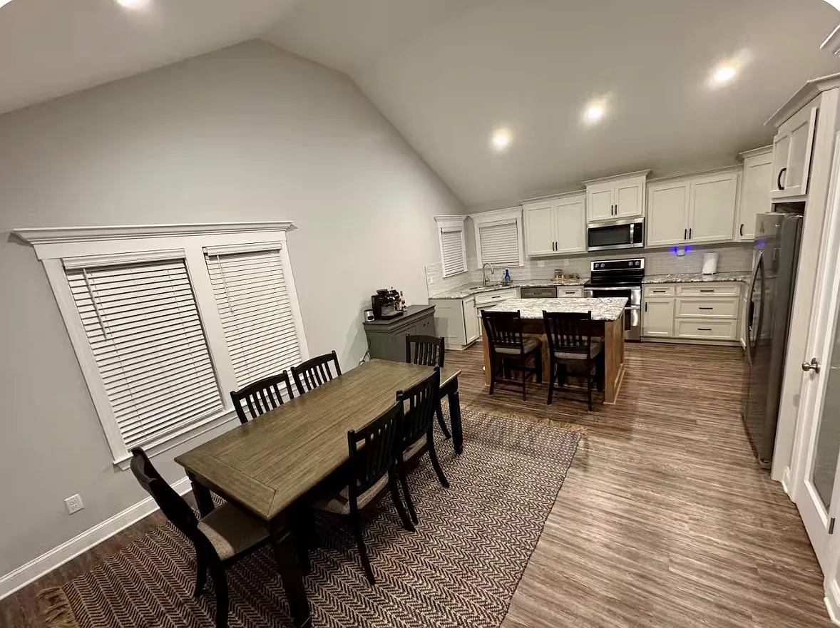 4 bed, 2018 sqft, $2,500 — Photo 4