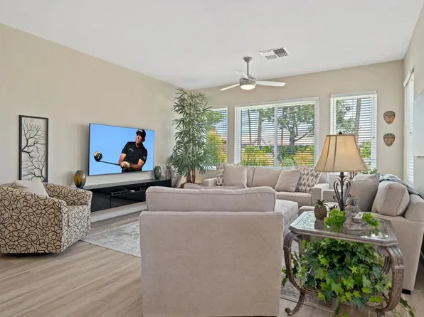 78152 Vinewood Dr, Palm Desert, CA 92211