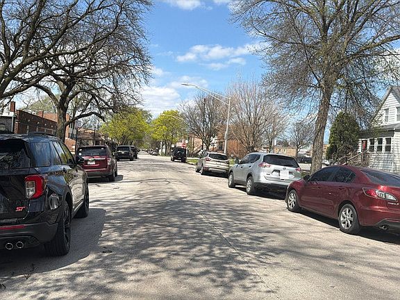 5th image of 7522 S Perry Ave