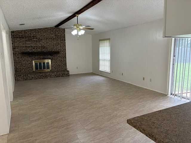3 bed, 1591 sqft, $2,100 — Photo 3