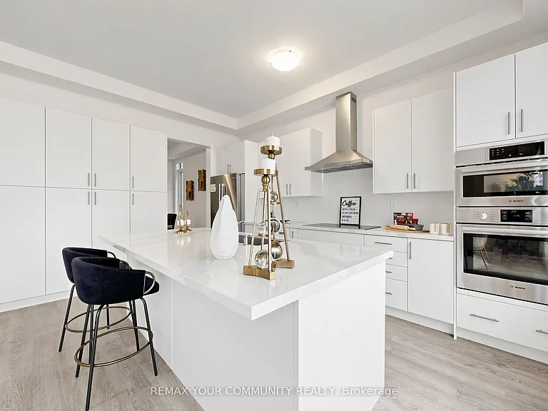 105 Halldorson Ave — Photo 11