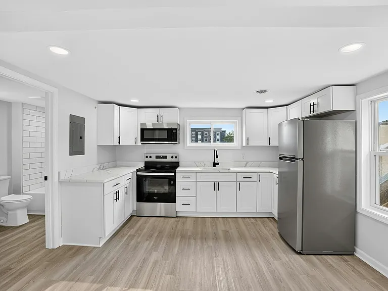 428 S Governors Ave #C — Photo 11