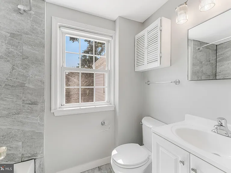 1005 N Lebanon St — Photo 33
