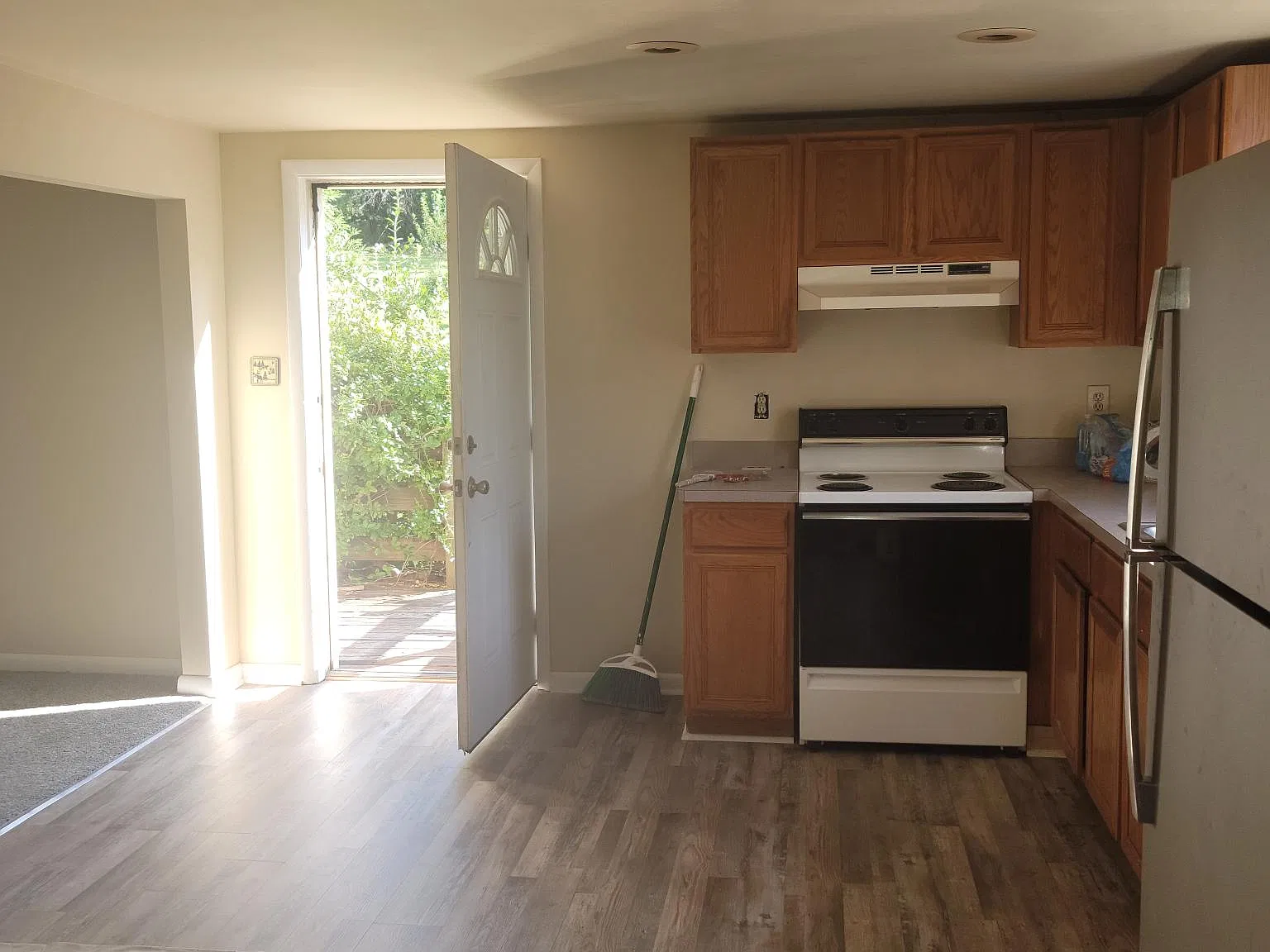 2 bed, 1300 sqft, $1,875 — Photo 2