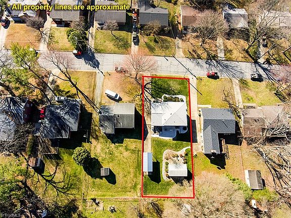 2nd image of 2216 Woodberry Dr