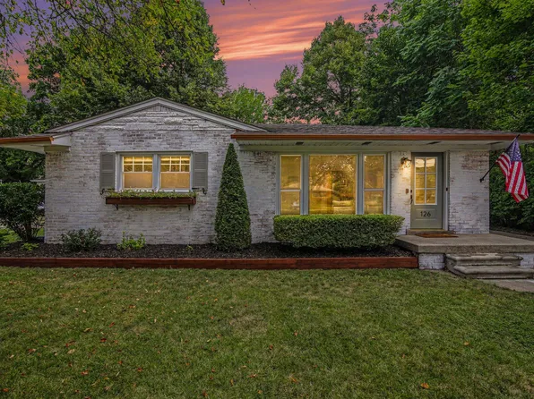 126 Pleasant Ridge Dr, Saline, MI 48176