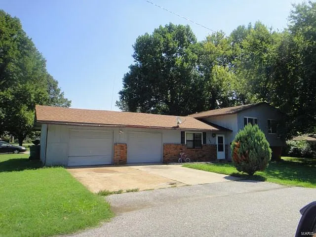 763 Leon St photo 1