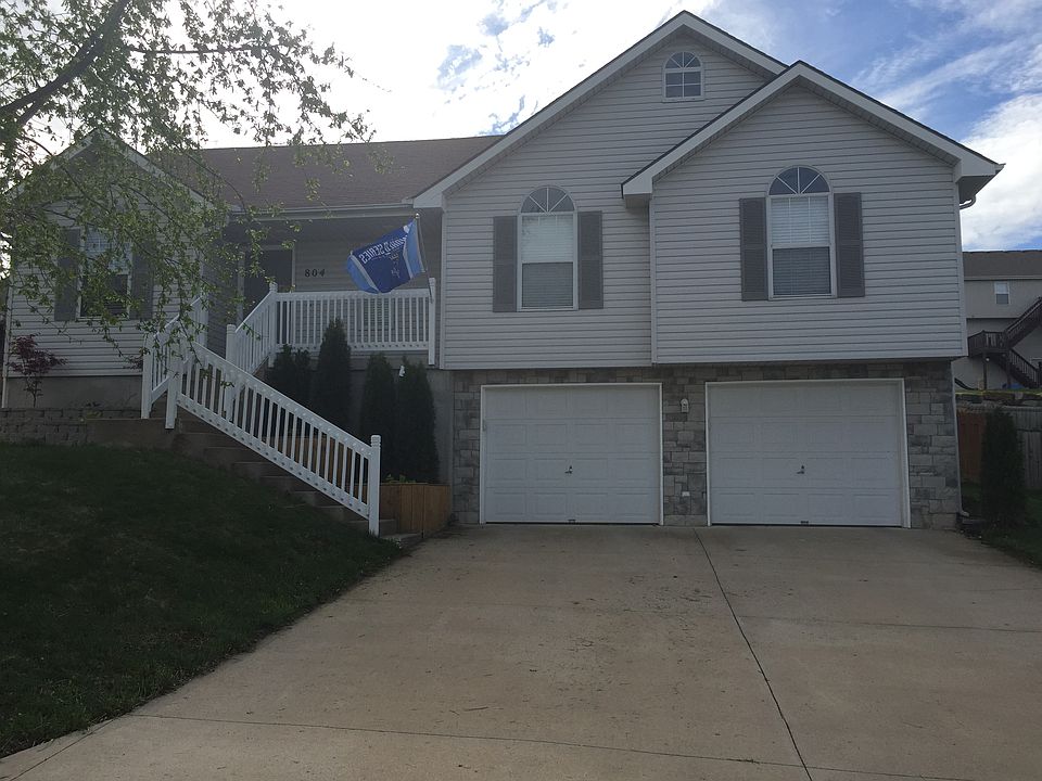 1st image of 804 SW Brome Dr