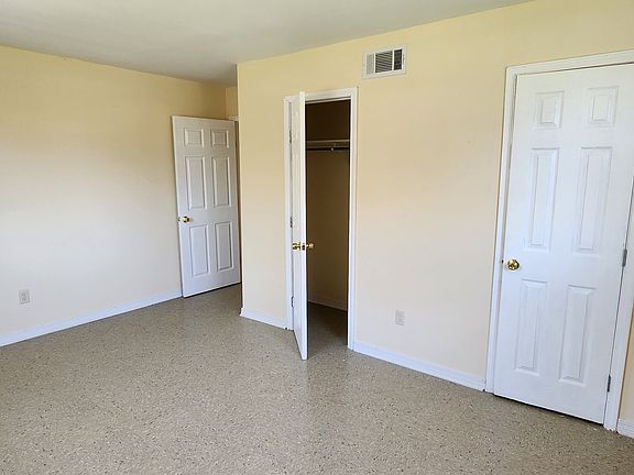 4th image of 4750 Shalimar Dr #2