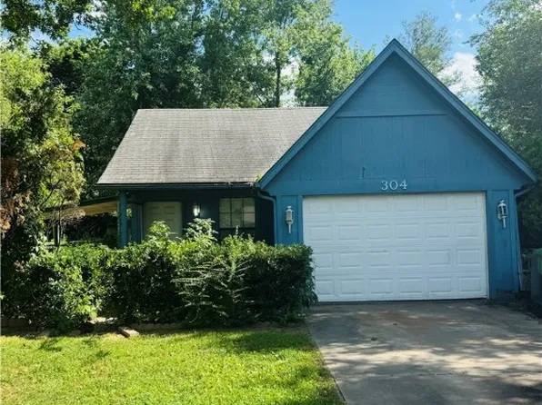 304 Janda Dr, Rogers, AR 72756