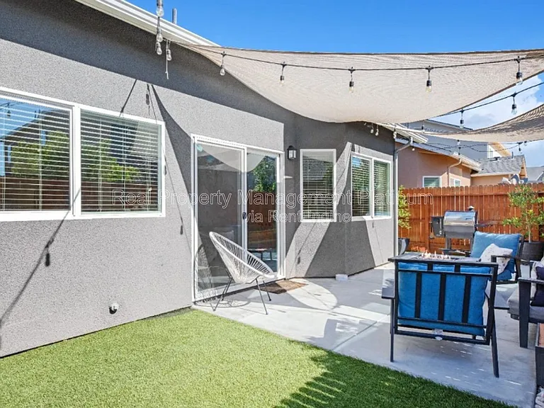 2170 Hermosa Ave — Photo 9