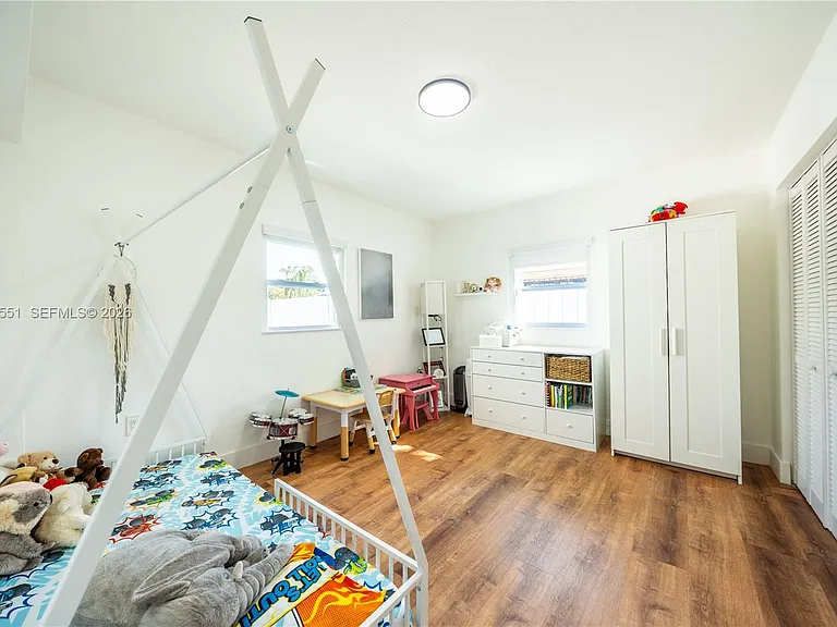 10050 SW 171st St — Photo 16