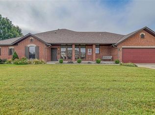 809 Fairfax Ln, El Reno, OK 73036