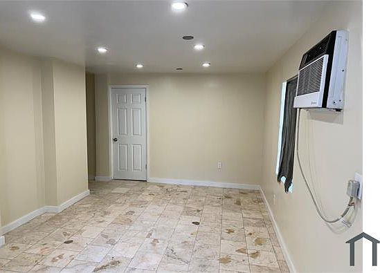 5th image of 1710 Jefferson Ave