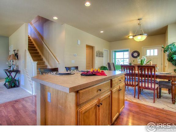 Flexible layout, main floor study or bedroom