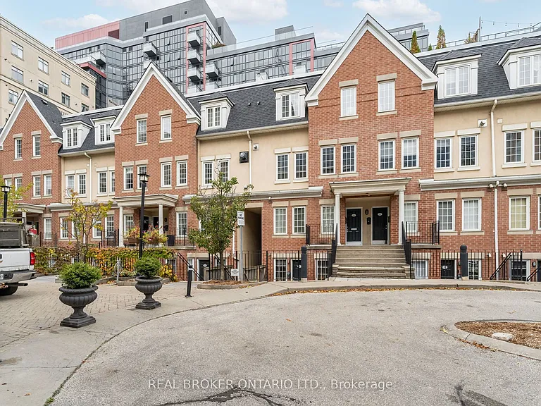 11 Niagara St W #32 — Photo 1