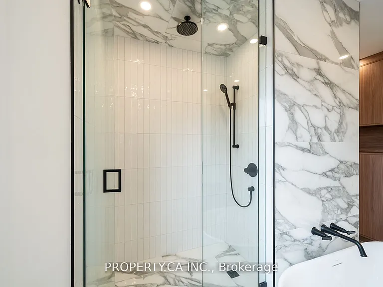 180 Dovercourt Rd #UPPER — Photo 18