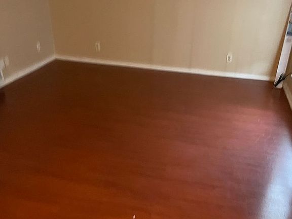 2nd image of 2434 Louise St #25