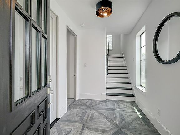 3rd image of 11003 Jardin Des Cir