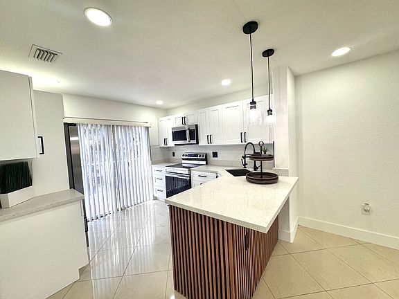5th image of 5655 NW 109th Ave #5700