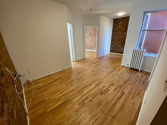 3rd image of 135 W 10th St APT 10
