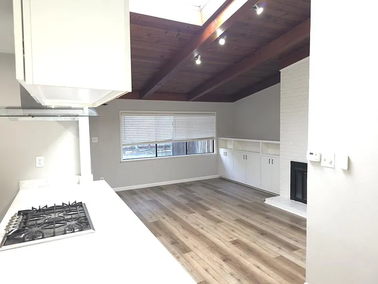 2217 Polk Way — Photo 32