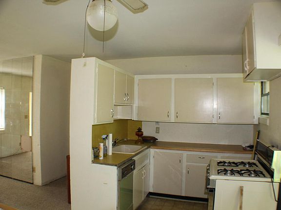 3rd image of 5843 Oaklane Dr