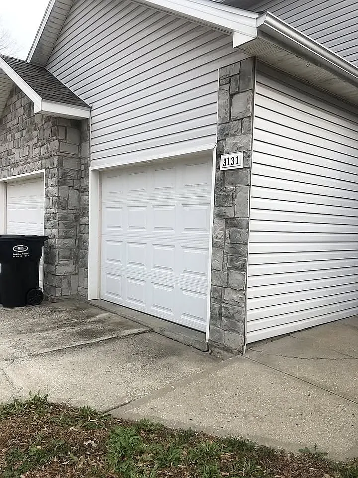 2 bed, 2.5 bath, $1,350 — Photo 1