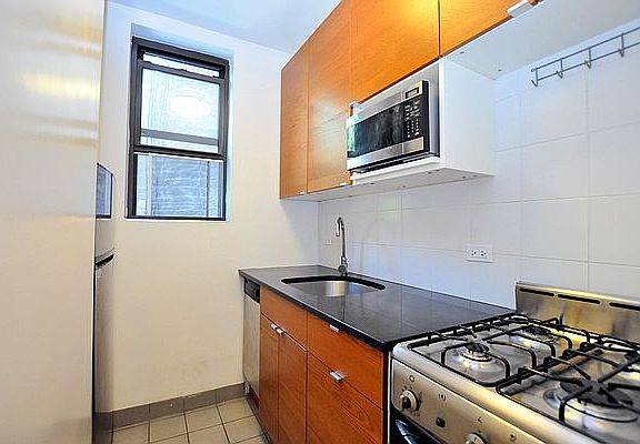 4th image of 214 E 11th St APT 3D