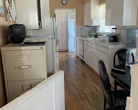 5th image of 1774 W Chalet Ave