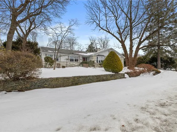 214 Meshanticut Valley Pkwy, Cranston, RI 02920