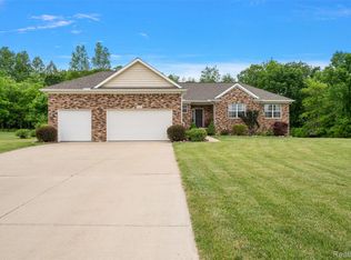 52 Parker Ln, Ortonville, MI 48462