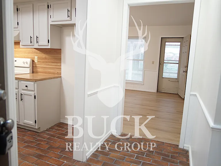 1628 Kavel Dr — Photo 15