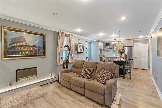 5th image of 817 10th St APT 1C