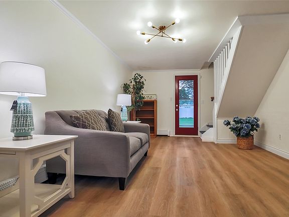 3rd image of 35 Balsam Dr