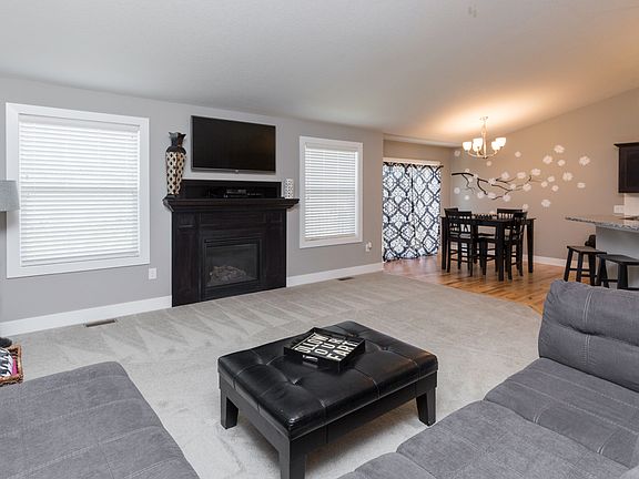 Great Rm open to kitchen