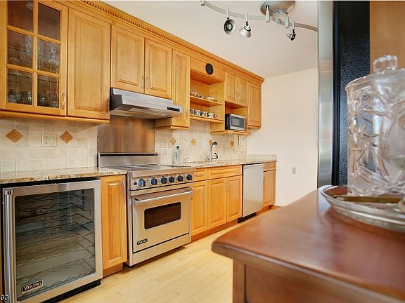 3rd image of 1 Claridge Dr APT 901
