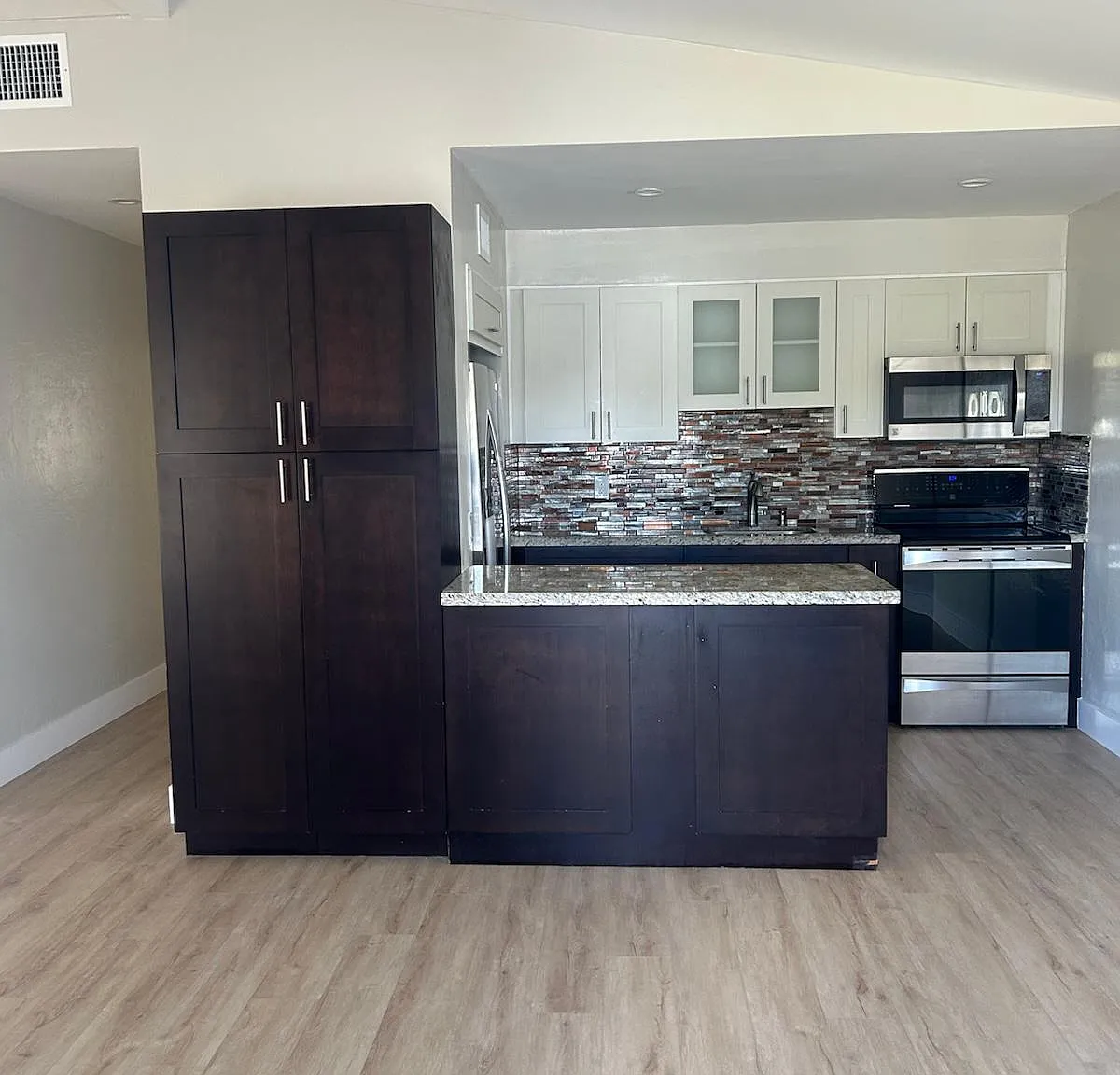 3 bed, 988 sqft, $3,000 — Photo 4
