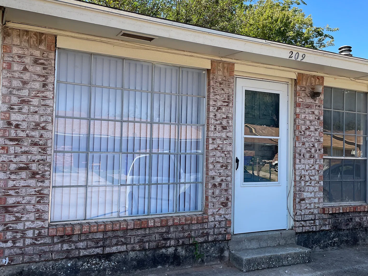 2 bed, 863 sqft, $875 — Photo 1